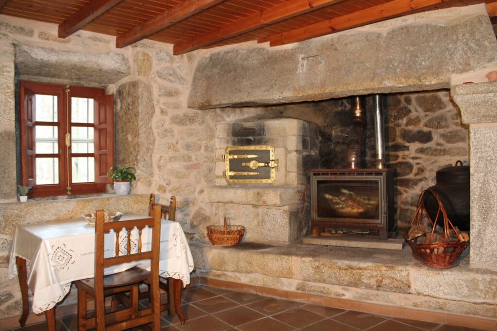 Lareira casa raul de lires